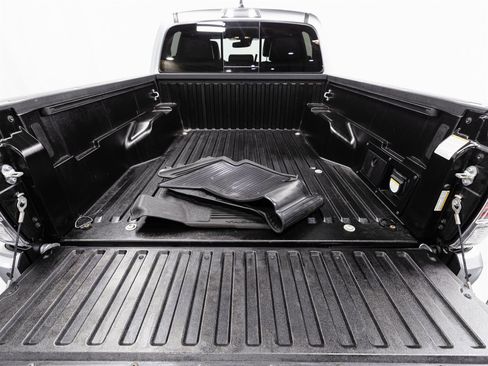 Certified 2022 Toyota Tacoma TRD Off-Road w/ TRD Premium Off Road Package image 11