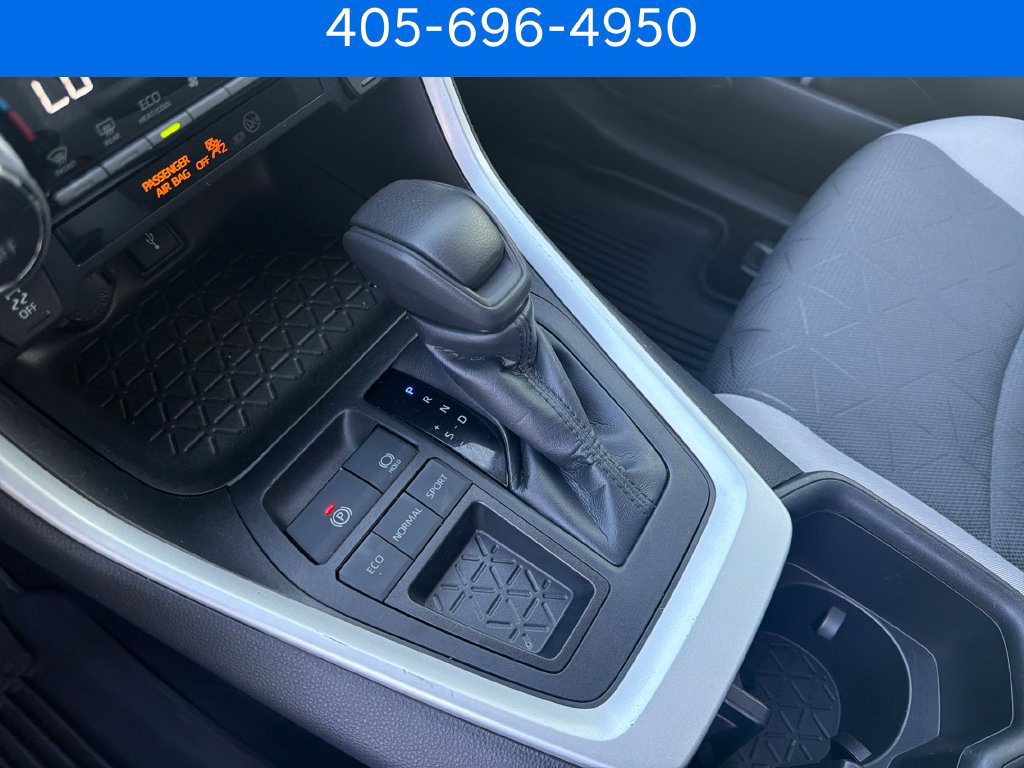 Used 2022 Toyota RAV4 XLE FWD image 32