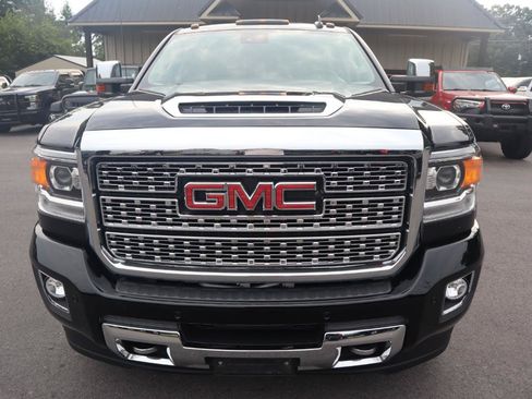 Used 2019 GMC Sierra 2500 Denali w/ Duramax Plus Package AWD/4WD image 2