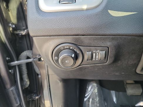 Used 2019 Jeep Compass Latitude w/ Cold Weather Group AWD/4WD image 26