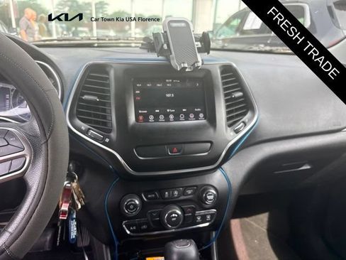 Used 2019 Jeep Cherokee Latitude FWD image 5