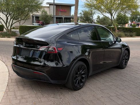 Used 2022 Tesla Model Y Long Range AWD/4WD image 3