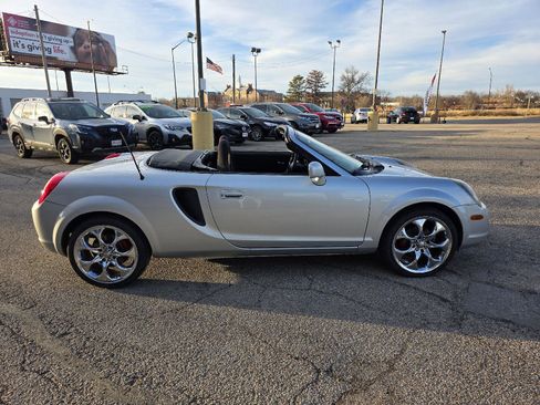 Used 2001 Toyota MR2 image 4