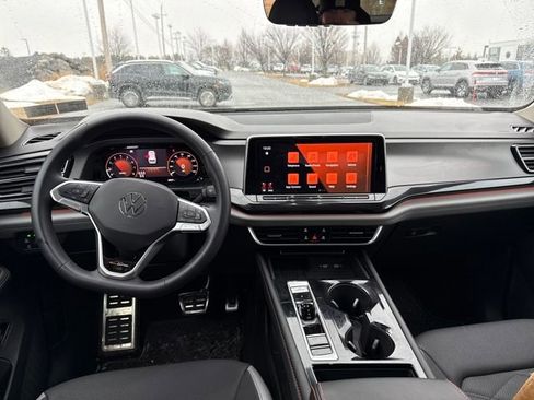 Used 2025 Volkswagen Atlas Peak Edition SE image 18