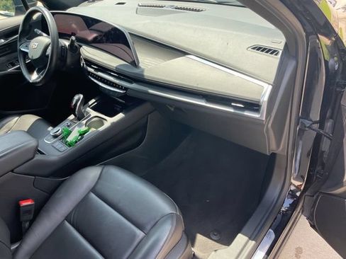 Used 2025 Cadillac XT4 Premium Luxury FWD image 34