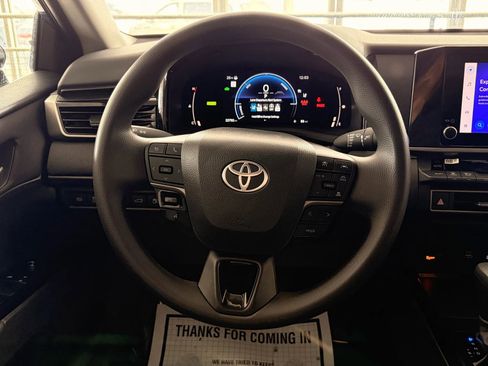 Used 2025 Toyota Camry SE image 24
