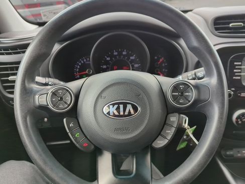 Used 2018 Kia Soul FWD image 36