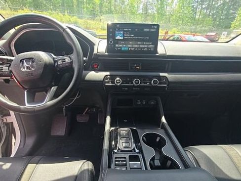 Used 2025 Honda Pilot EX-L image 3