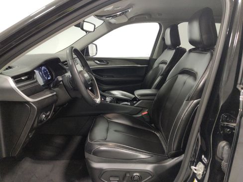 Used 2023 Jeep Grand Cherokee Limited AWD/4WD image 17