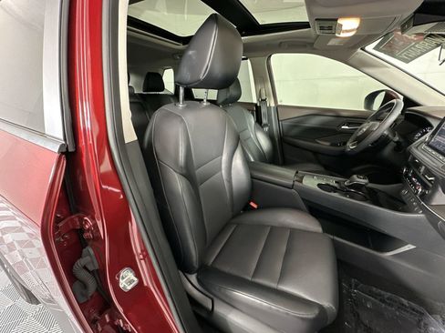 Used 2023 Nissan Rogue SV w/ SV Premium B Package image 27