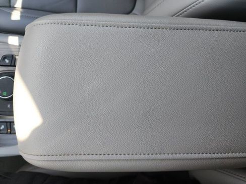 Used 2023 GMC Acadia SLT w/ Technology Package image 34