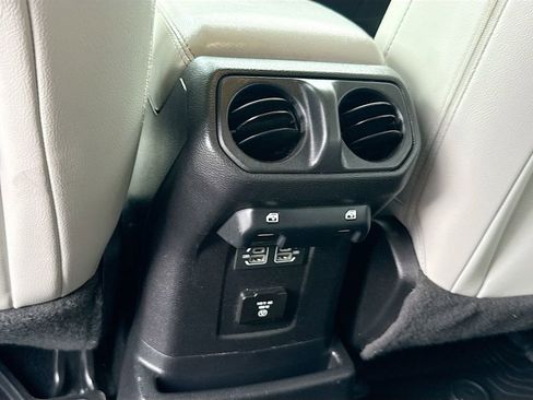 Used 2021 Jeep Wrangler Unlimited Sahara image 28