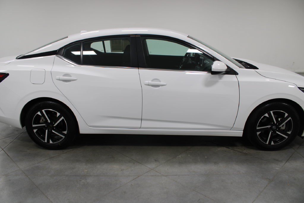 Used 2025 Nissan Sentra SV FWD image 11