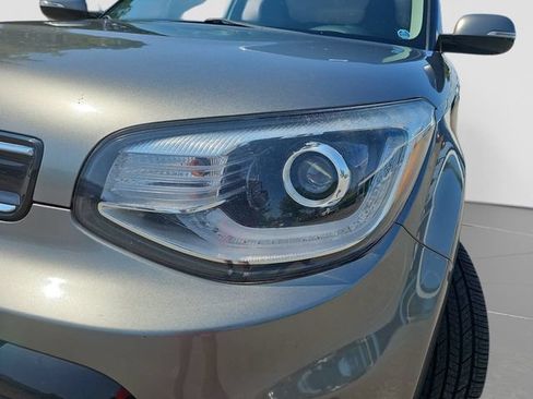 Used 2018 Kia Soul ! w/ Tech Package FWD image 27