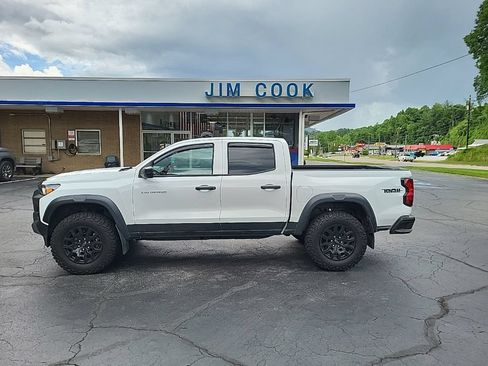 Used 2024 Chevrolet Colorado Trail Boss w/ Advanced Trailering Package AWD/4WD image 11