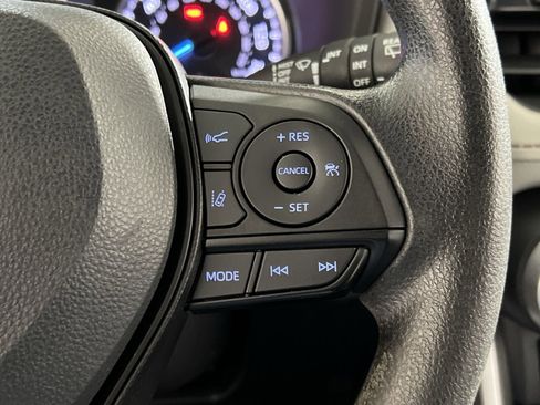 Used 2022 Toyota RAV4 XLE image 28