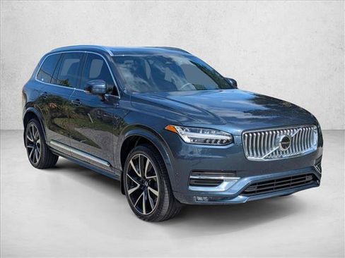 Used 2024 Volvo XC90 B5 Plus w/ Protection Package Premier AWD/4WD image 3