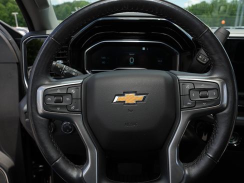 Used 2022 Chevrolet Silverado 1500 LT AWD/4WD image 22