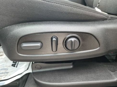 Used 2023 Chevrolet Traverse LT image 18