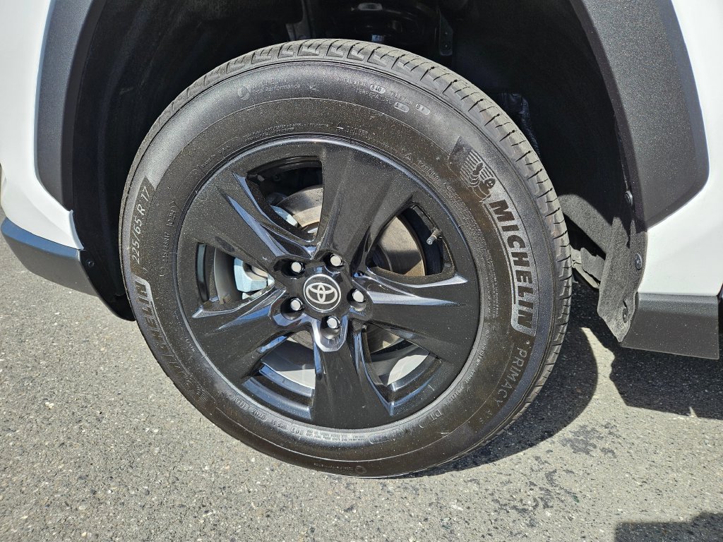 Used 2024 Toyota RAV4 XLE FWD image 9