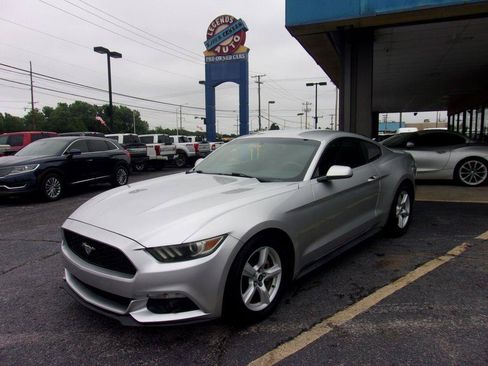 Used 2015 Ford Mustang Coupe RWD image 1