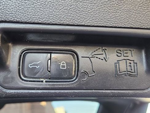 Certified 2022 Ford Explorer XLT w/ Class IV Trailer Tow Package image 17