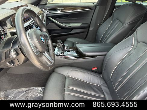 Used 2019 BMW M550i xDrive image 12