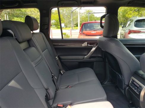 Used 2023 Lexus GX 460 Premium w/ Premium Package image 32