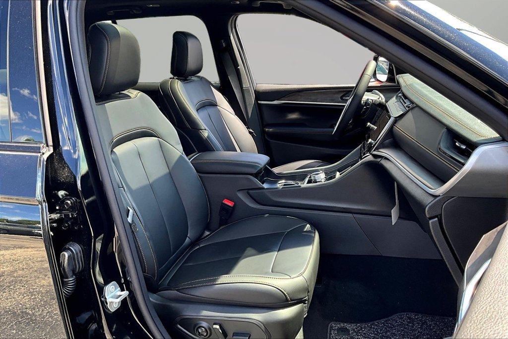 New 2026 Jeep Grand Cherokee Limited AWD/4WD image 11