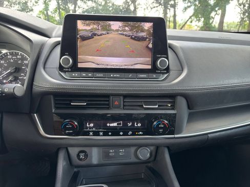 Used 2025 Nissan Rogue SV FWD image 14
