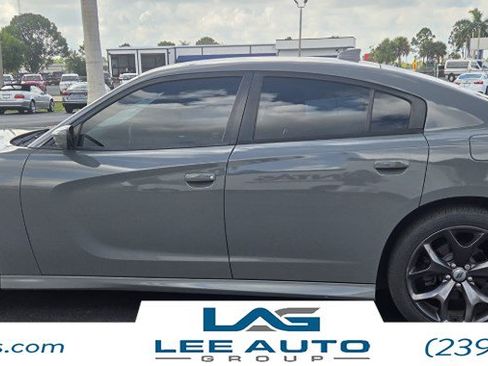 Used 2018 Dodge Charger SXT Plus RWD image 2