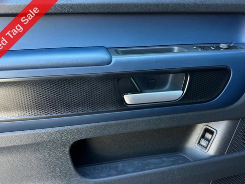 New 2025 Volkswagen ID. Buzz Pro S RWD image 9