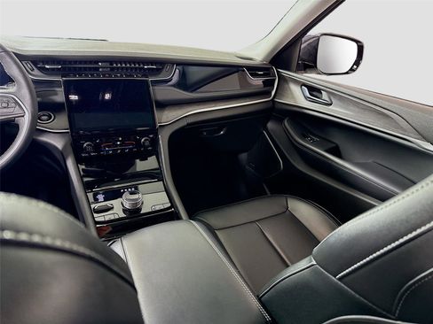 Used 2023 Jeep Grand Cherokee 4X4 image 18