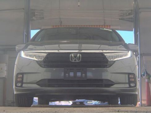 Used 2023 Honda Odyssey EX-L image 3