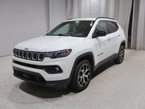 Certified 2024 Jeep Compass Latitude AWD/4WD image 7
