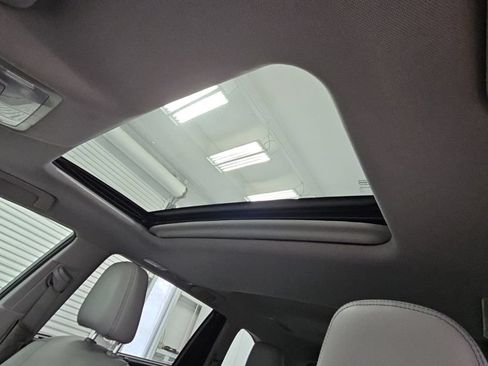 Used 2017 Toyota Highlander Limited FWD image 32