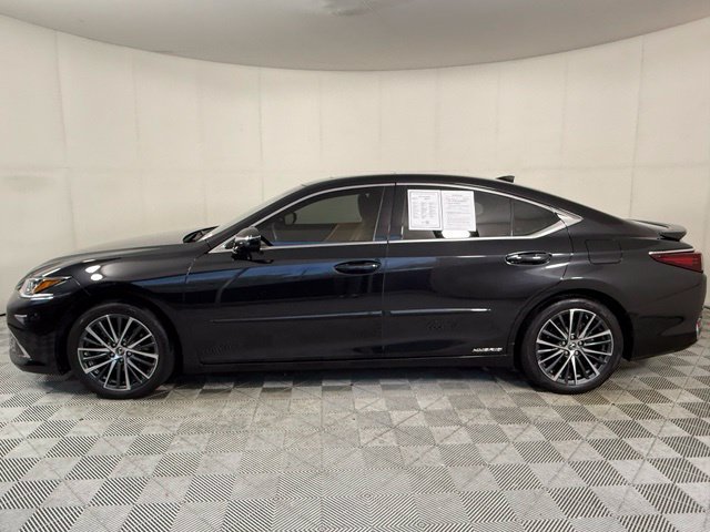 Used 2022 Lexus ES 300h w/ Premium Package FWD image 3