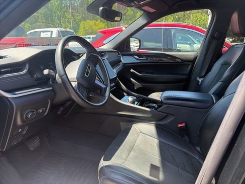 Used 2023 Jeep Grand Cherokee Altitude image 5