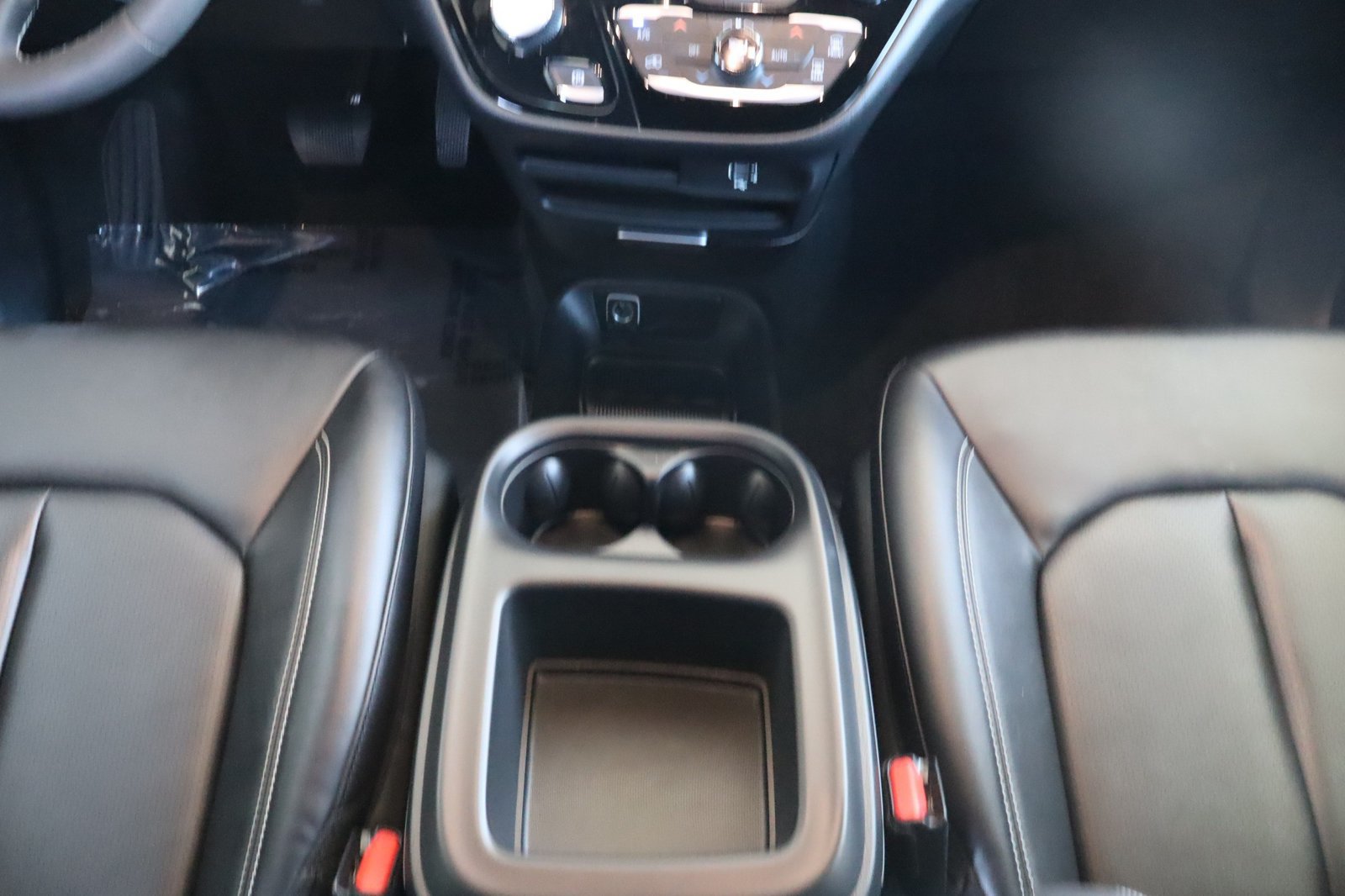 Used 2026 Chrysler Pacifica Select FWD image 32