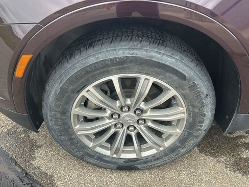 Used 2018 Cadillac XT5 Luxury w/ Driver Awareness Package AWD/4WD image 9