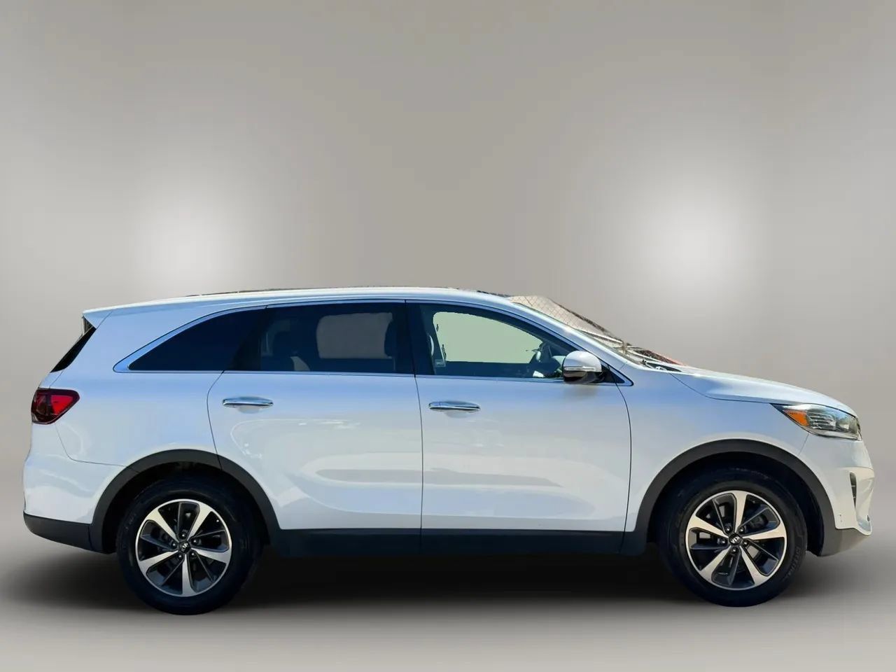 Used 2020 Kia Sorento FWD V6 image 4