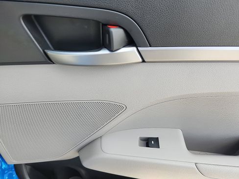 Used 2018 Hyundai Elantra SE image 31