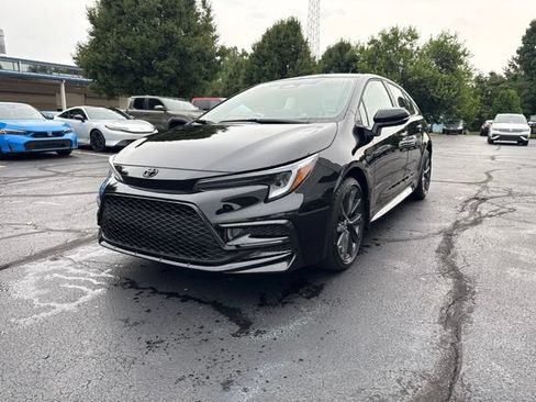 Used 2026 Toyota Corolla SE FWD image 3