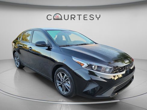 Certified 2023 Kia Forte LXS w/ LXS Technology Package FWD image 5