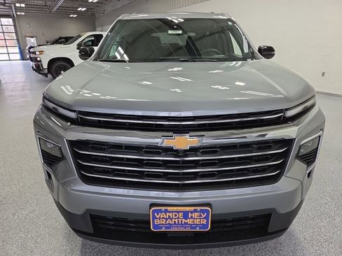 New 2026 Chevrolet Traverse LT image 2