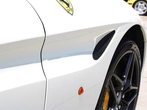 Used 2017 Ferrari California T image 23