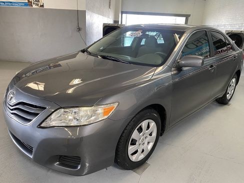 Used 2011 Toyota Camry LE FWD image 5