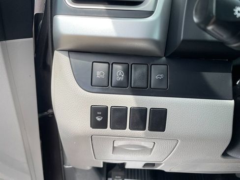 Used 2019 Toyota Highlander Plus AWD/4WD image 14