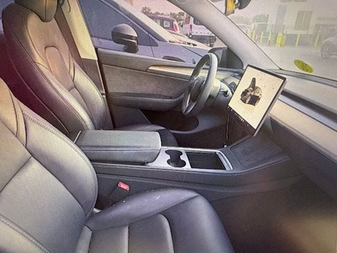 Used 2023 Tesla Model Y 2WD image 10