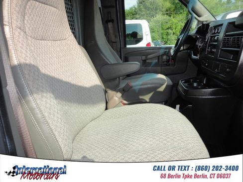 Used 2017 Chevrolet Express 2500 RWD image 13